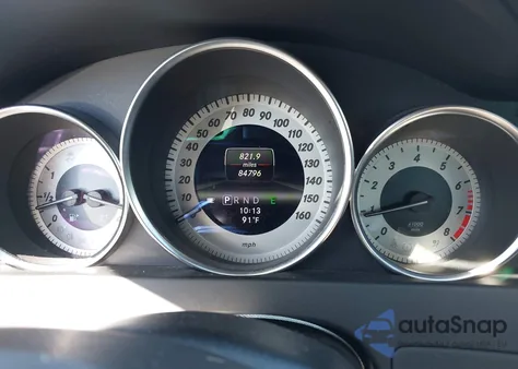 2013 Mercedes-Benz C 250 Sport z USA, uszkodzony, nr VIN WDDGF4HB0DR290922